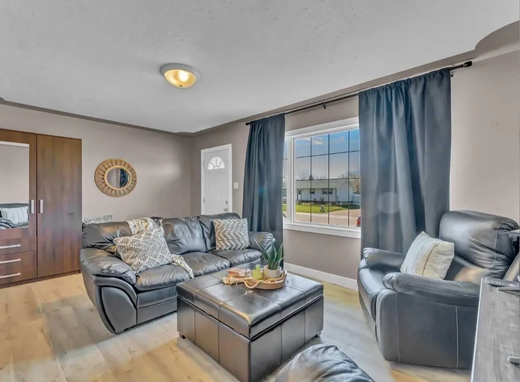 14 1 Street NE Redcliff AB T0J 2P0