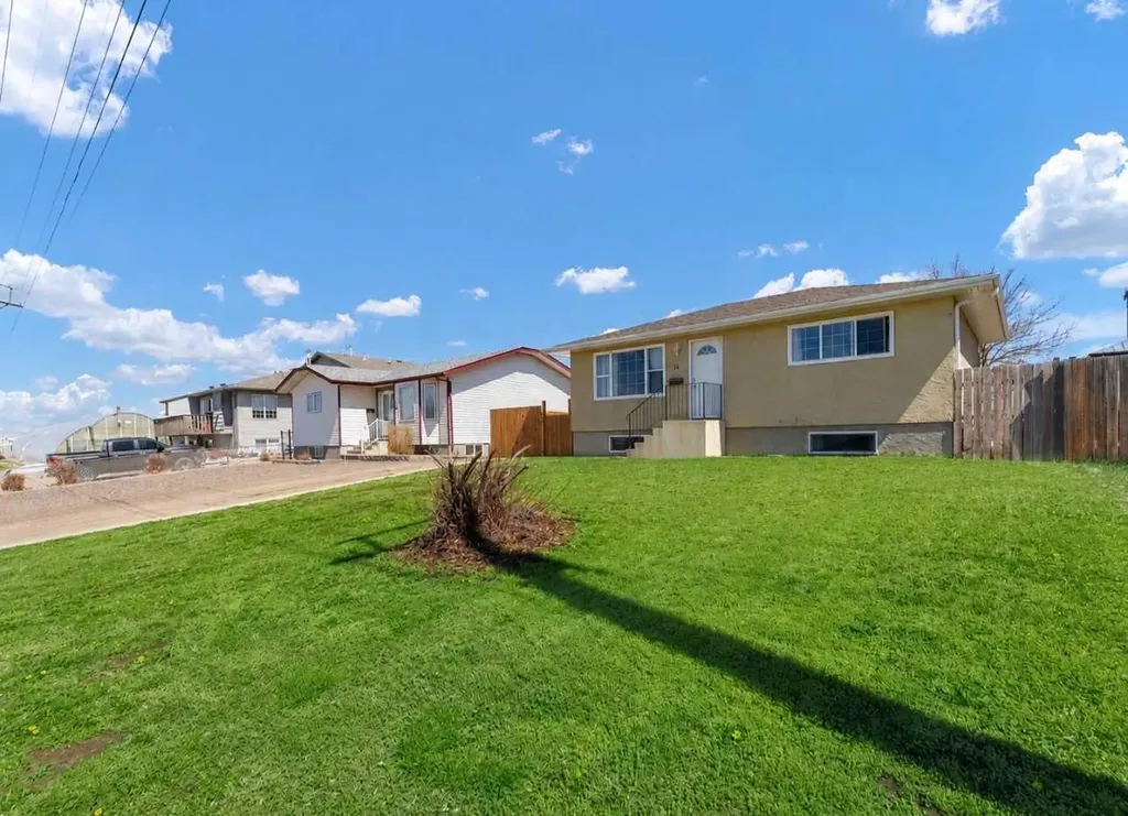 14 1 Street NE Redcliff AB T0J 2P0
