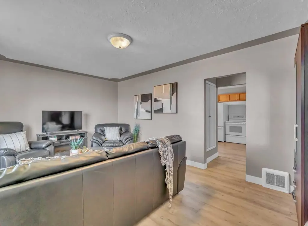 14 1 Street NE Redcliff AB T0J 2P0