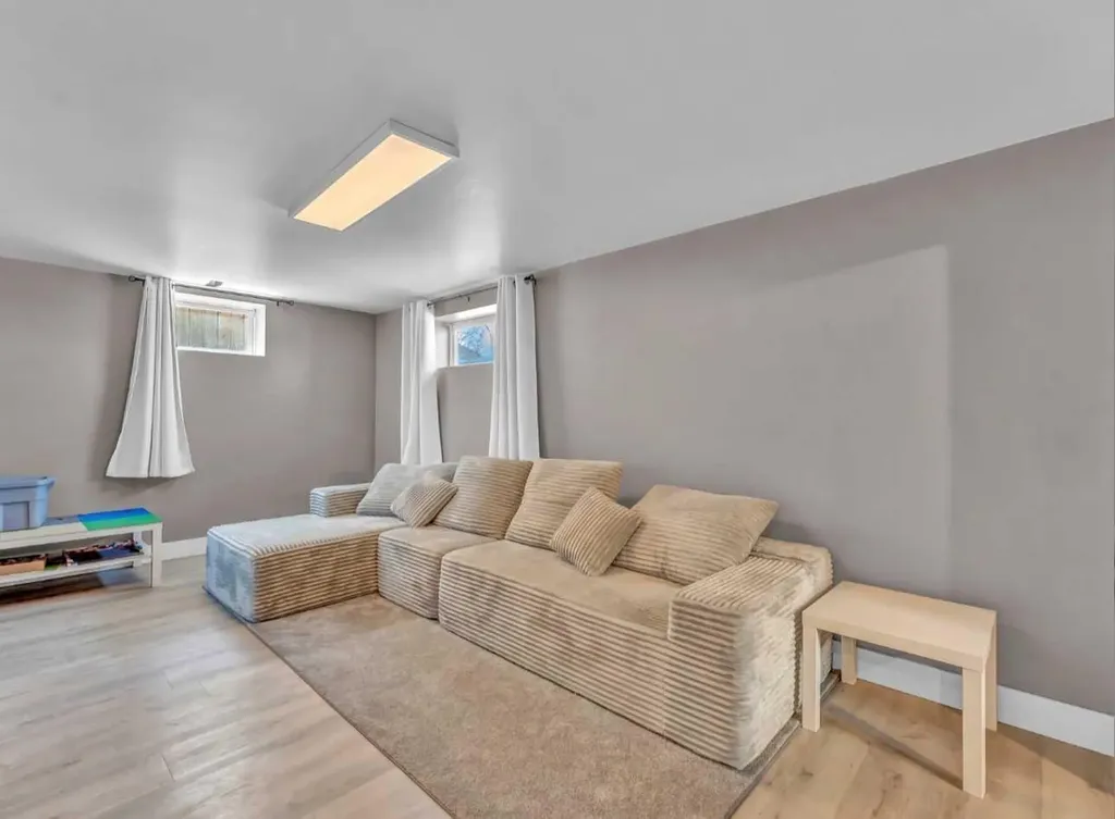 14 1 Street NE Redcliff AB T0J 2P0