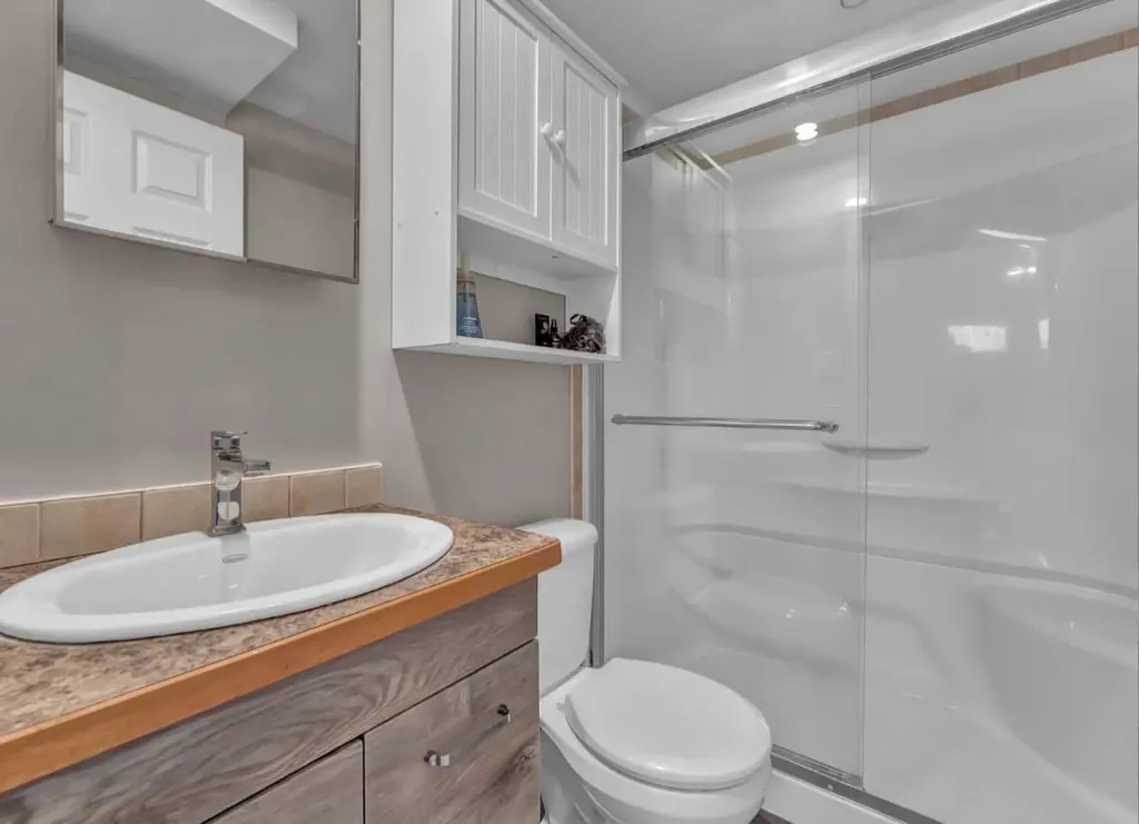 14 1 Street NE Redcliff AB T0J 2P0