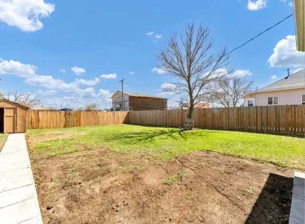 14 1 Street NE Redcliff AB T0J 2P0