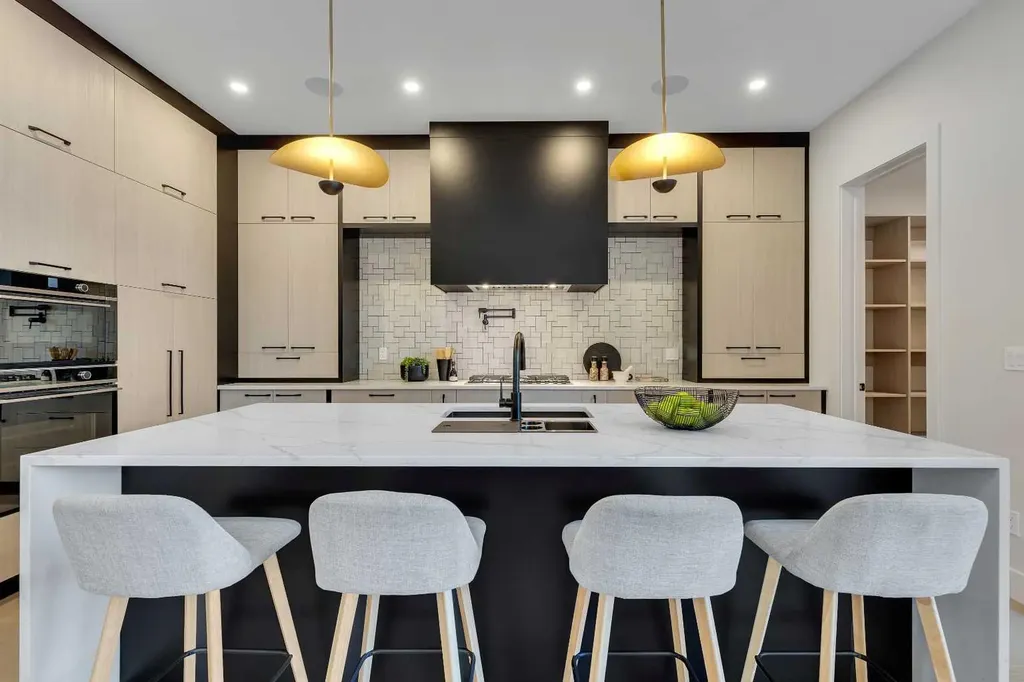 336 Normandy Drive SW Calgary AB T3E 7J6