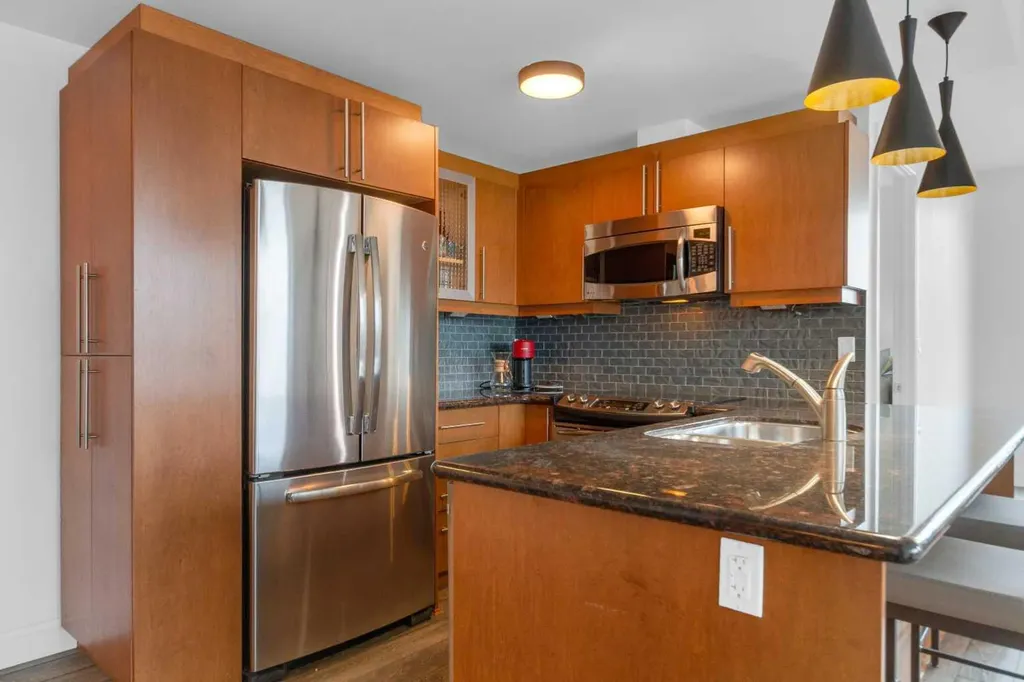 817 15 Avenue SW Calgary AB T2R 0H8