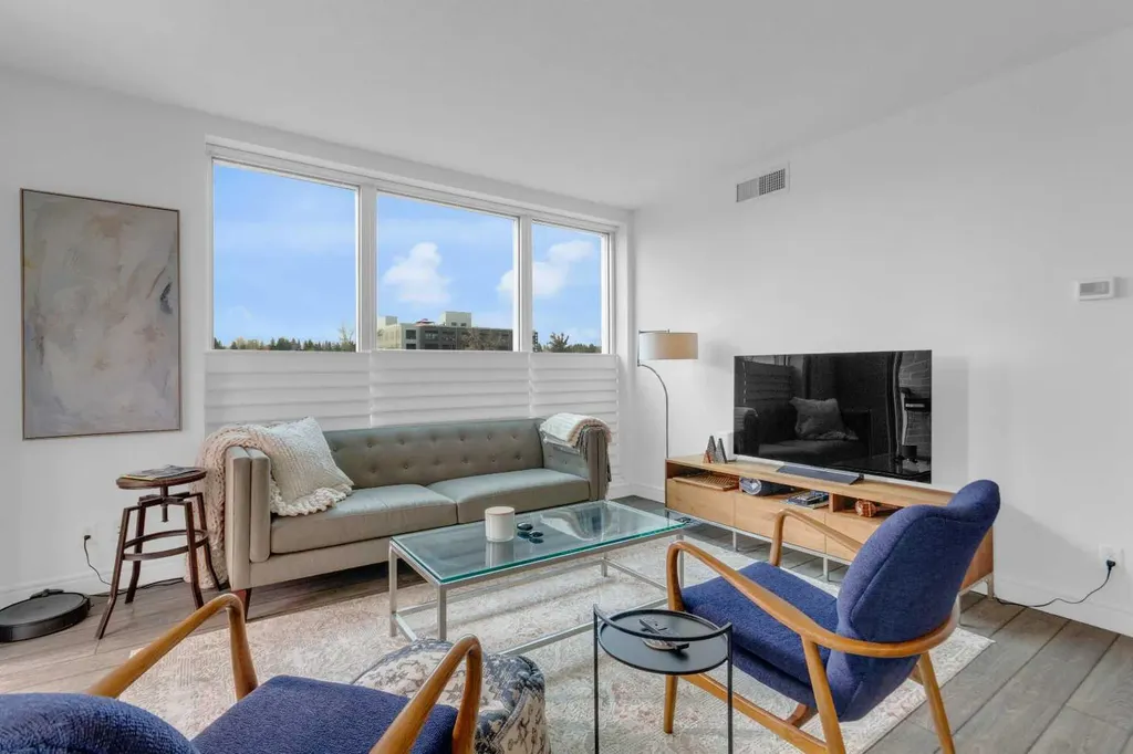 817 15 Avenue SW Calgary AB T2R 0H8