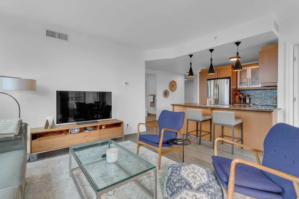 817 15 Avenue SW Calgary AB T2R 0H8