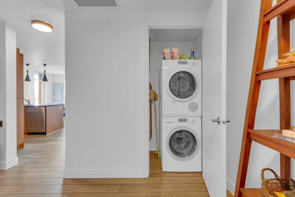 817 15 Avenue SW Calgary AB T2R 0H8