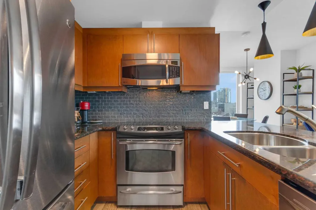 817 15 Avenue SW Calgary AB T2R 0H8