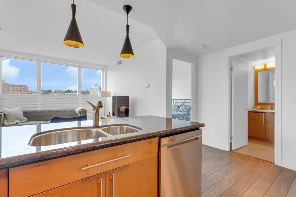 817 15 Avenue SW Calgary AB T2R 0H8