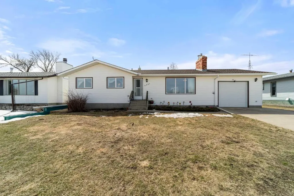 5221 51 Avenue Holden AB T0B 2C0