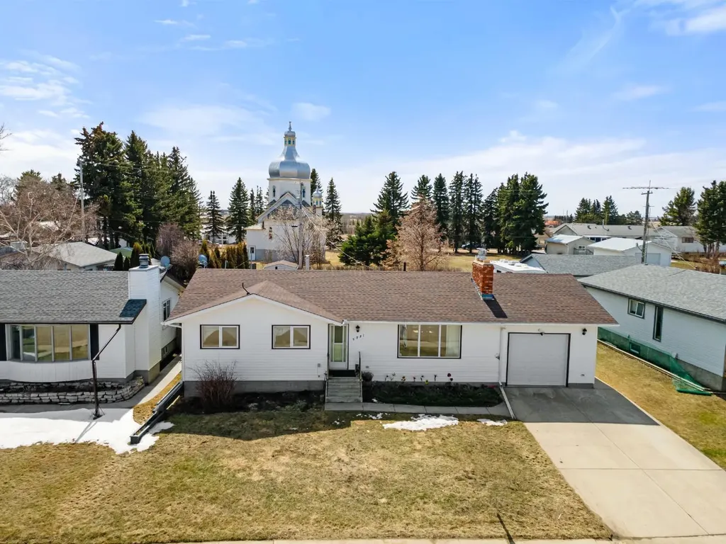 5221 51 Avenue Holden AB T0B 2C0