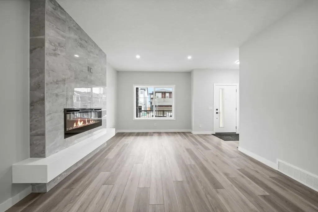 46 Versant View SW Calgary AB T2Y0S8