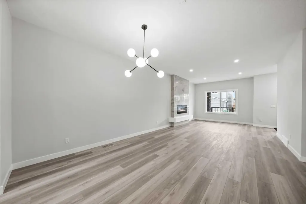 46 Versant View SW Calgary AB T2Y0S8