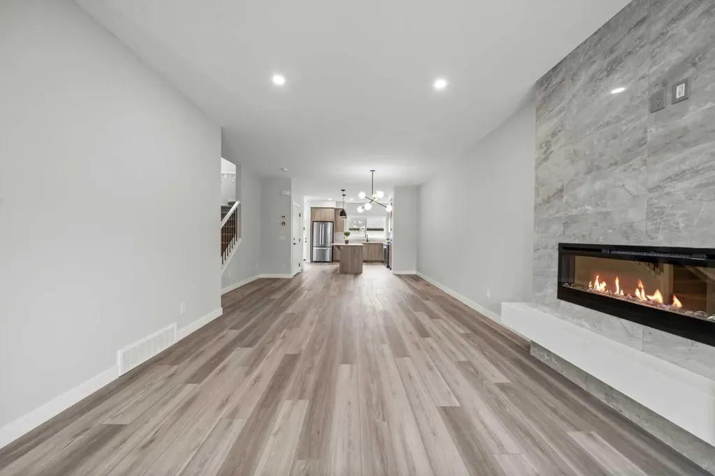46 Versant View SW Calgary AB T2Y0S8