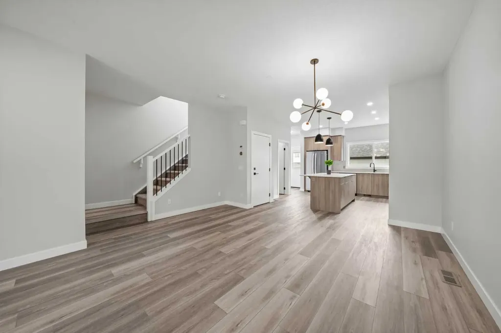 46 Versant View SW Calgary AB T2Y0S8