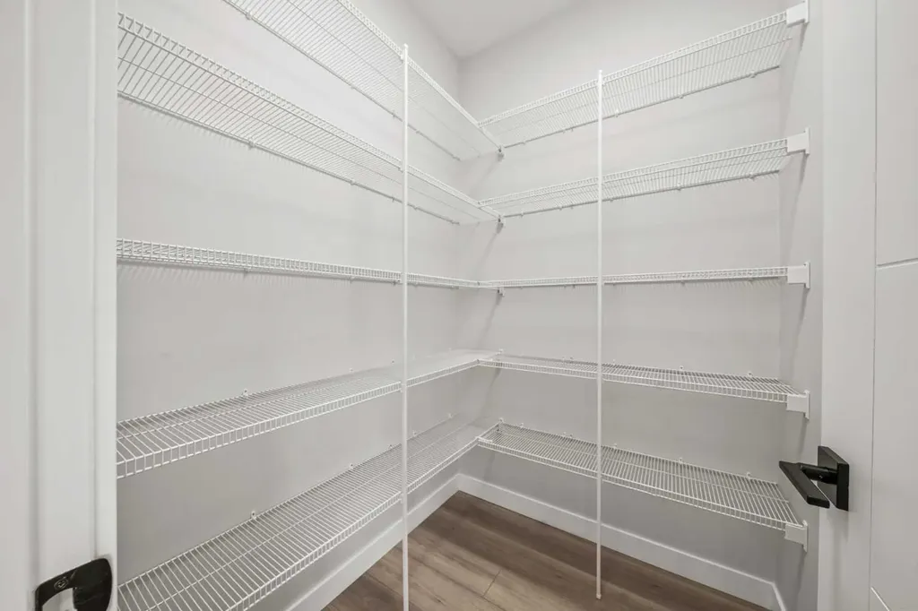 46 Versant View SW Calgary AB T2Y0S8