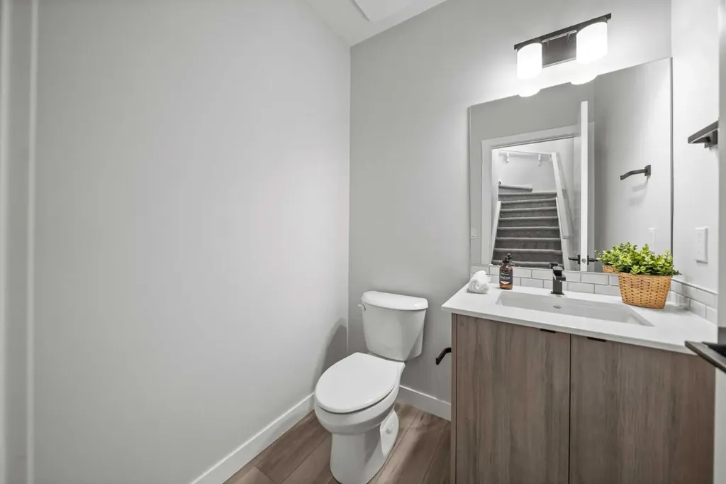 46 Versant View SW Calgary AB T2Y0S8