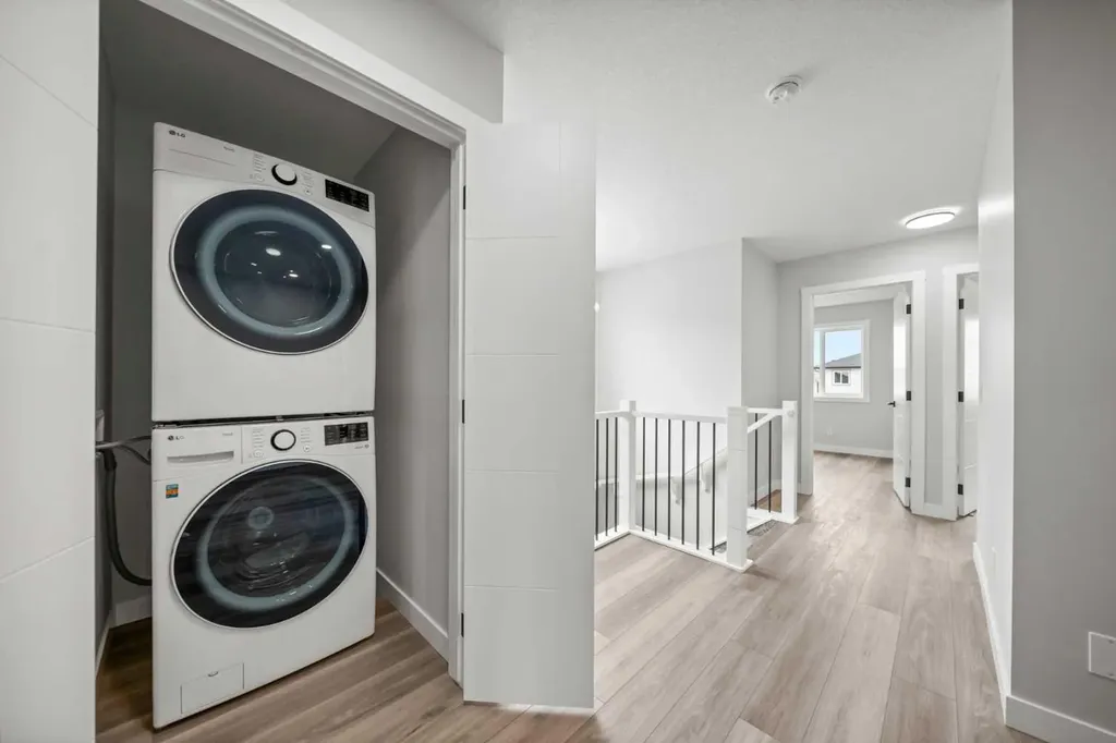 46 Versant View SW Calgary AB T2Y0S8