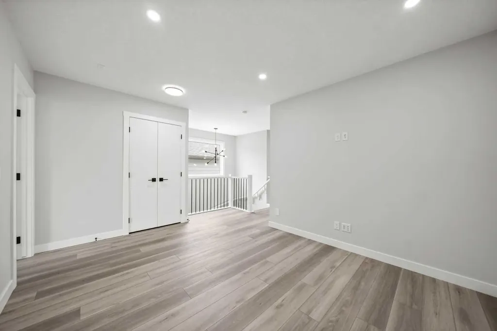 46 Versant View SW Calgary AB T2Y0S8