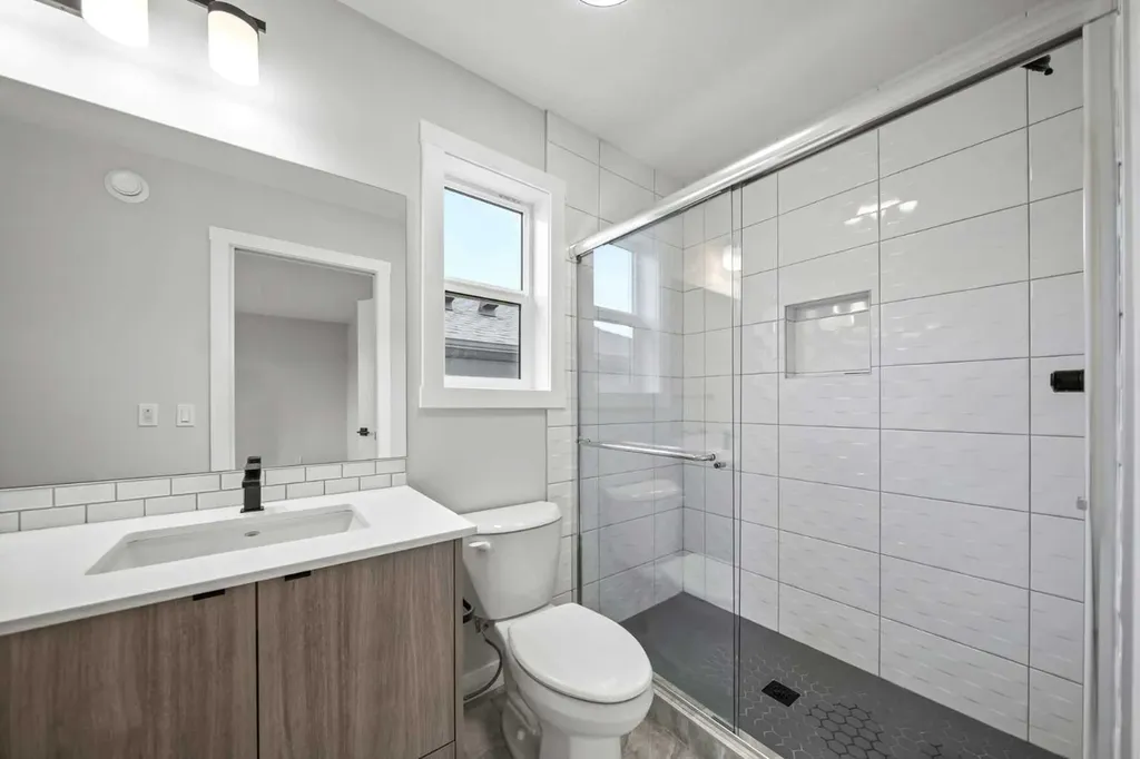 46 Versant View SW Calgary AB T2Y0S8