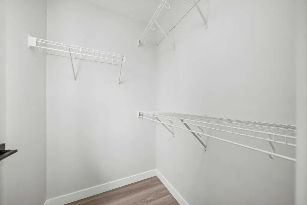 46 Versant View SW Calgary AB T2Y0S8