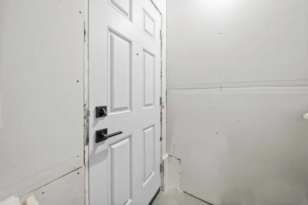 46 Versant View SW Calgary AB T2Y0S8