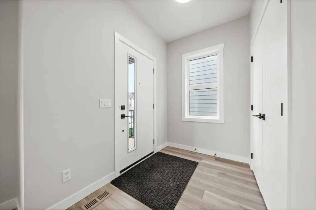 46 Versant View SW Calgary AB T2Y0S8