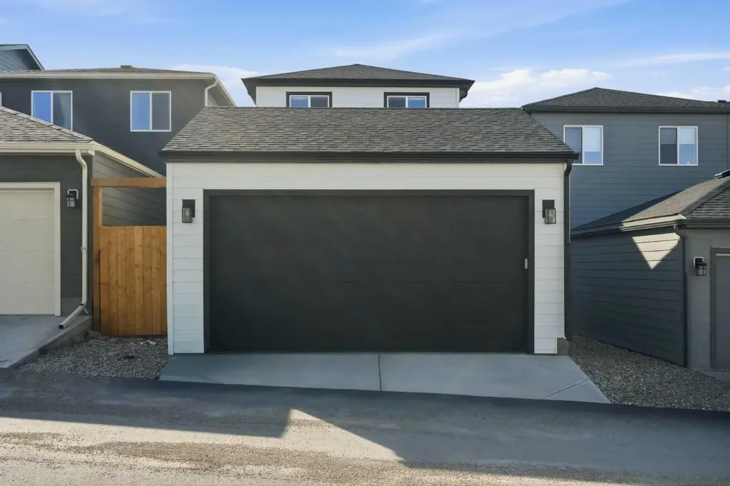 46 Versant View SW Calgary AB T2Y0S8