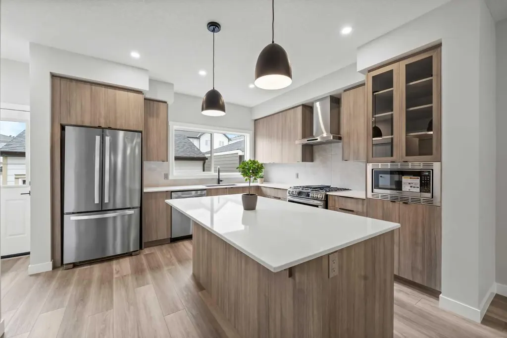 46 Versant View SW Calgary AB T2Y0S8