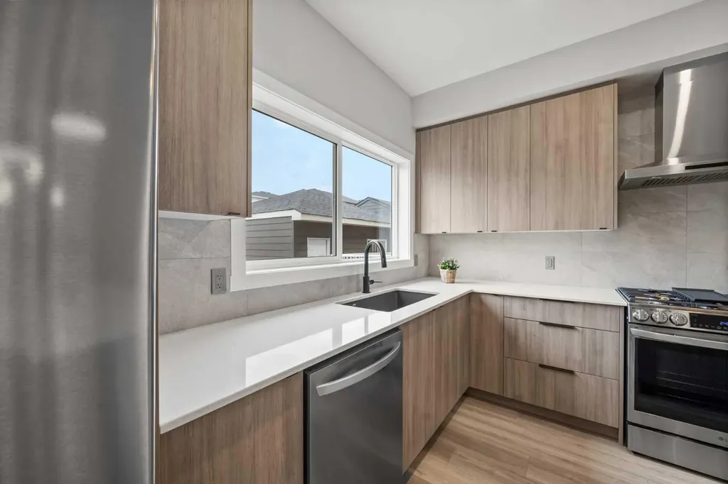 46 Versant View SW Calgary AB T2Y0S8