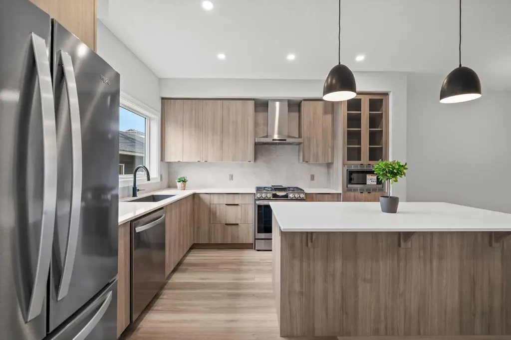 46 Versant View SW Calgary AB T2Y0S8