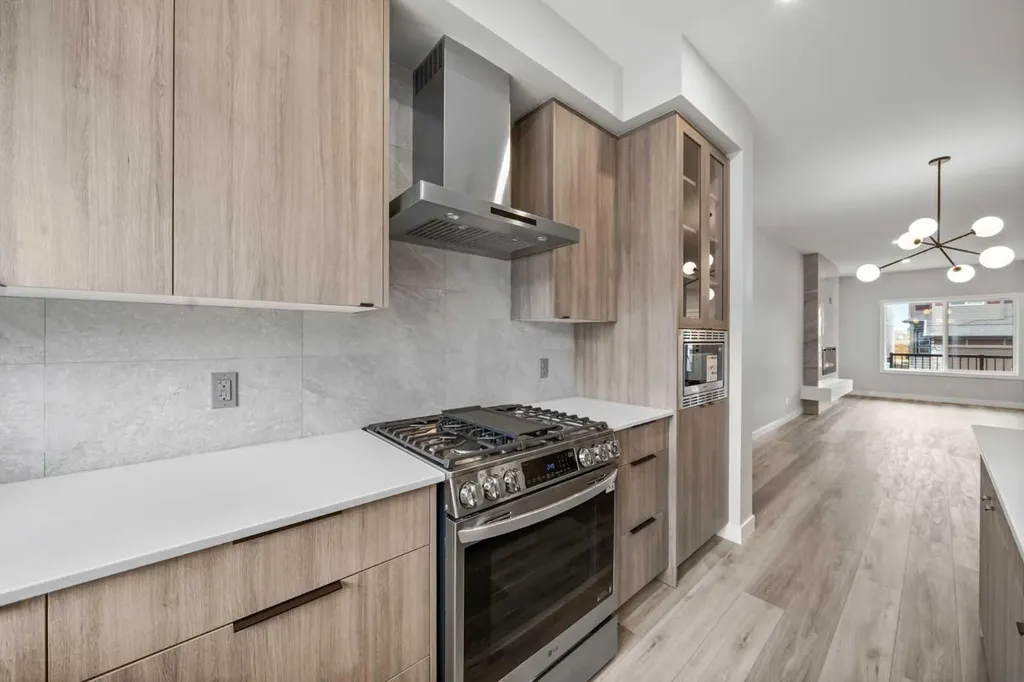 46 Versant View SW Calgary AB T2Y0S8