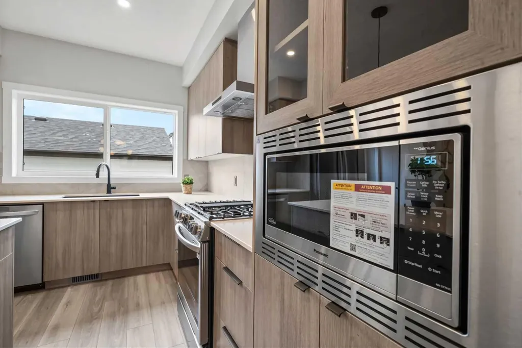 46 Versant View SW Calgary AB T2Y0S8