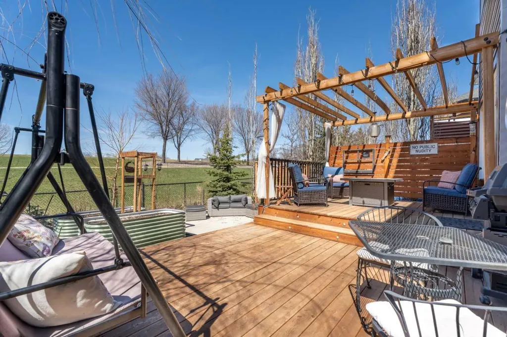 64 Drake Landing Crescent Okotoks AB T1S0E6