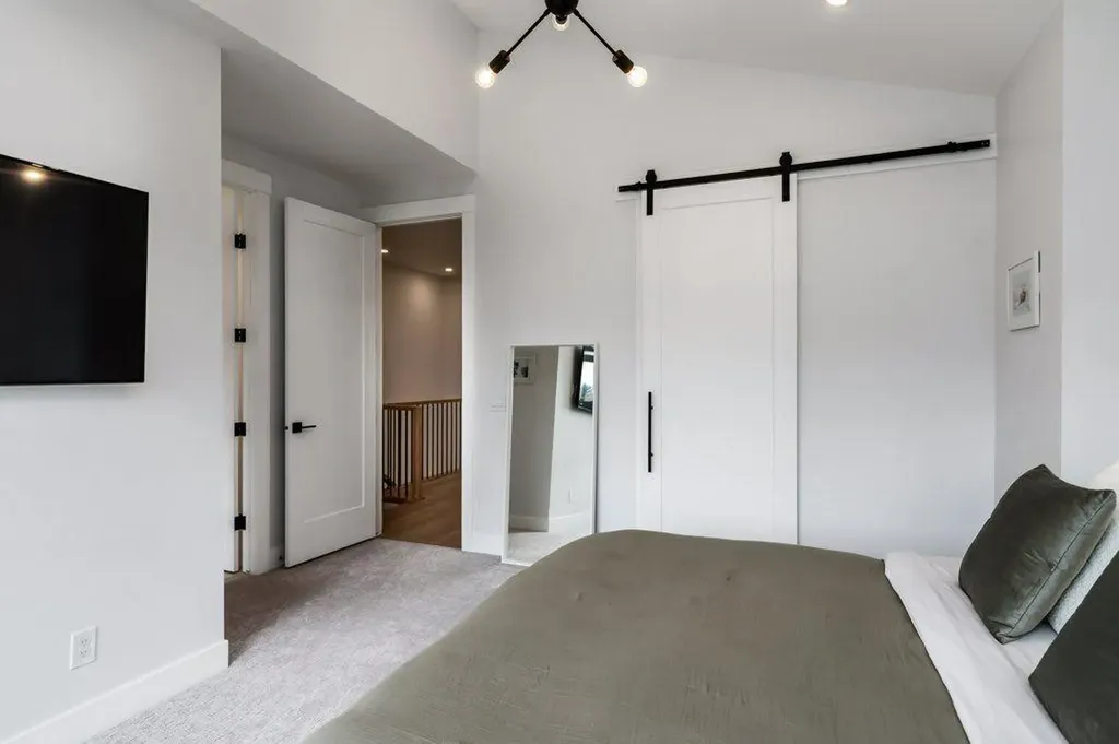 3010 26a Street SW Calgary AB T3E 2E1