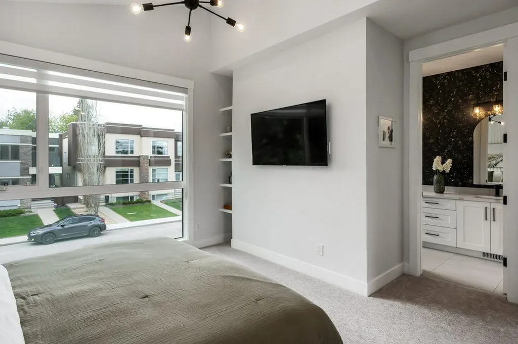 3010 26a Street SW Calgary AB T3E 2E1