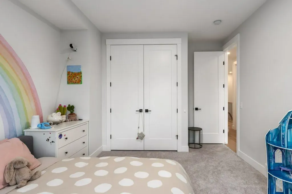 3010 26a Street SW Calgary AB T3E 2E1