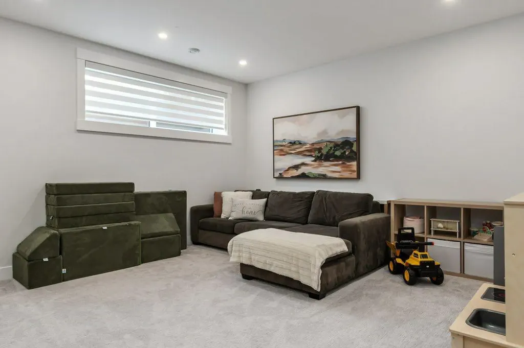 3010 26a Street SW Calgary AB T3E 2E1