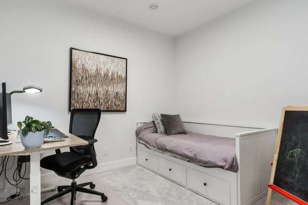 3010 26a Street SW Calgary AB T3E 2E1