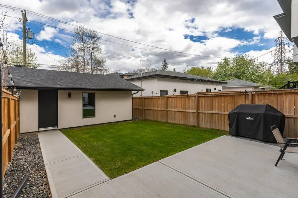 3010 26a Street SW Calgary AB T3E 2E1