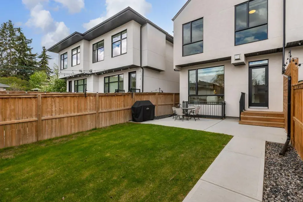 3010 26a Street SW Calgary AB T3E 2E1
