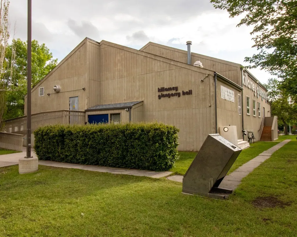 3010 26a Street SW Calgary AB T3E 2E1