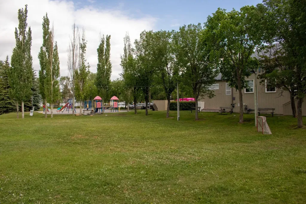 3010 26a Street SW Calgary AB T3E 2E1