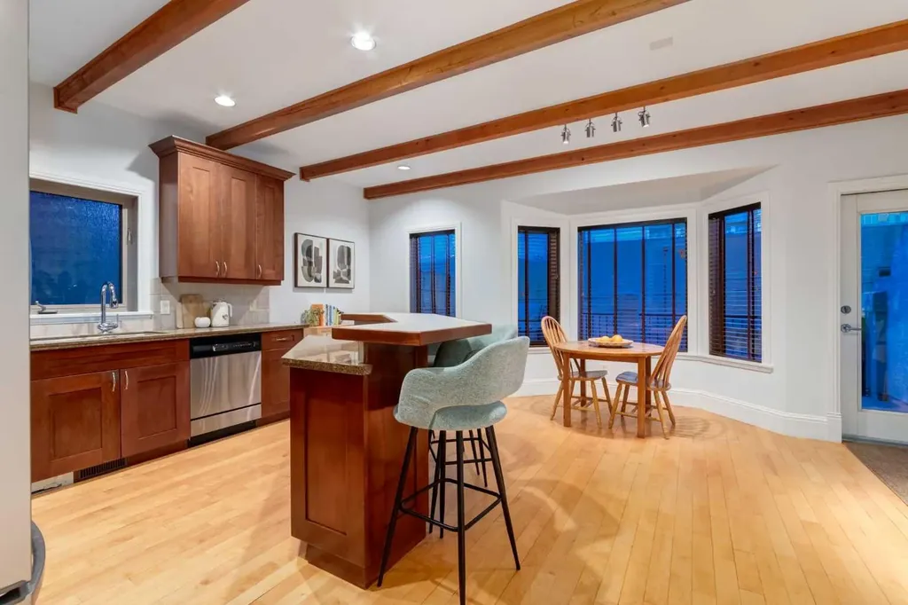 2021 32 Avenue SW Calgary AB T2T 1W7