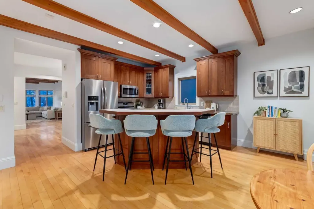 2021 32 Avenue SW Calgary AB T2T 1W7