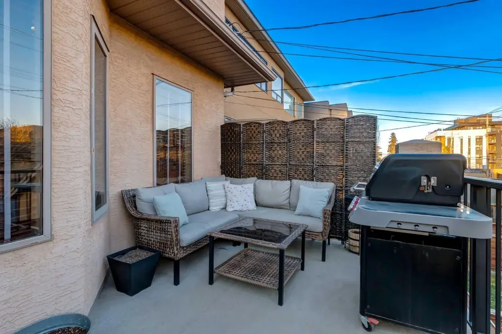 2021 32 Avenue SW Calgary AB T2T 1W7