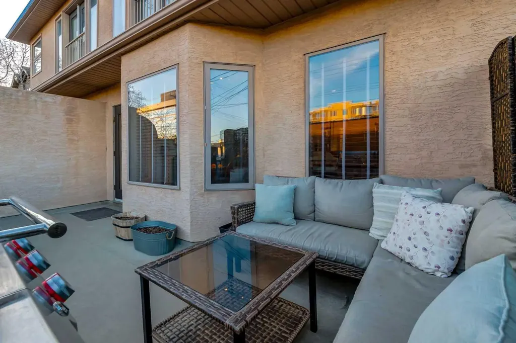 2021 32 Avenue SW Calgary AB T2T 1W7
