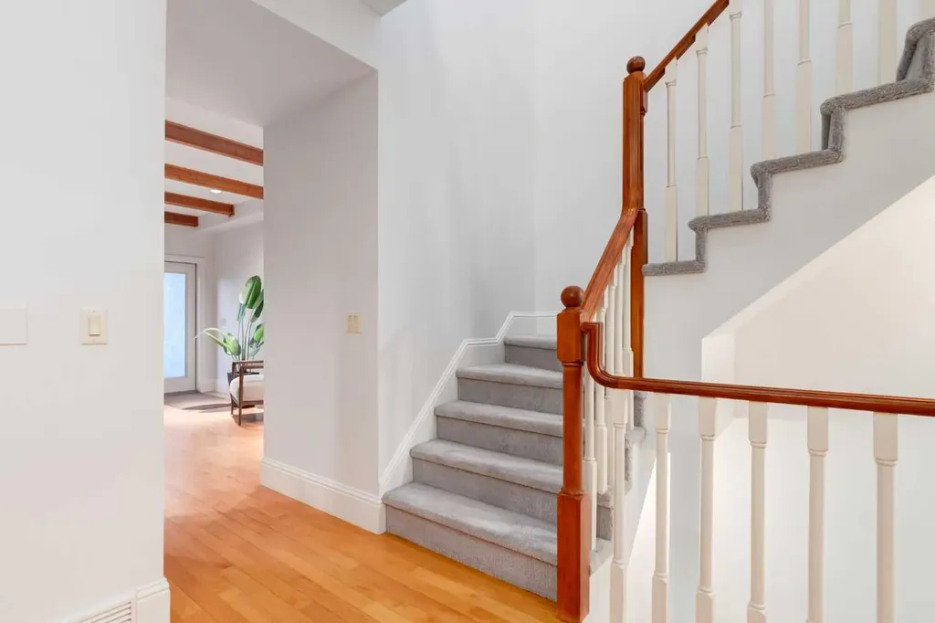 2021 32 Avenue SW Calgary AB T2T 1W7