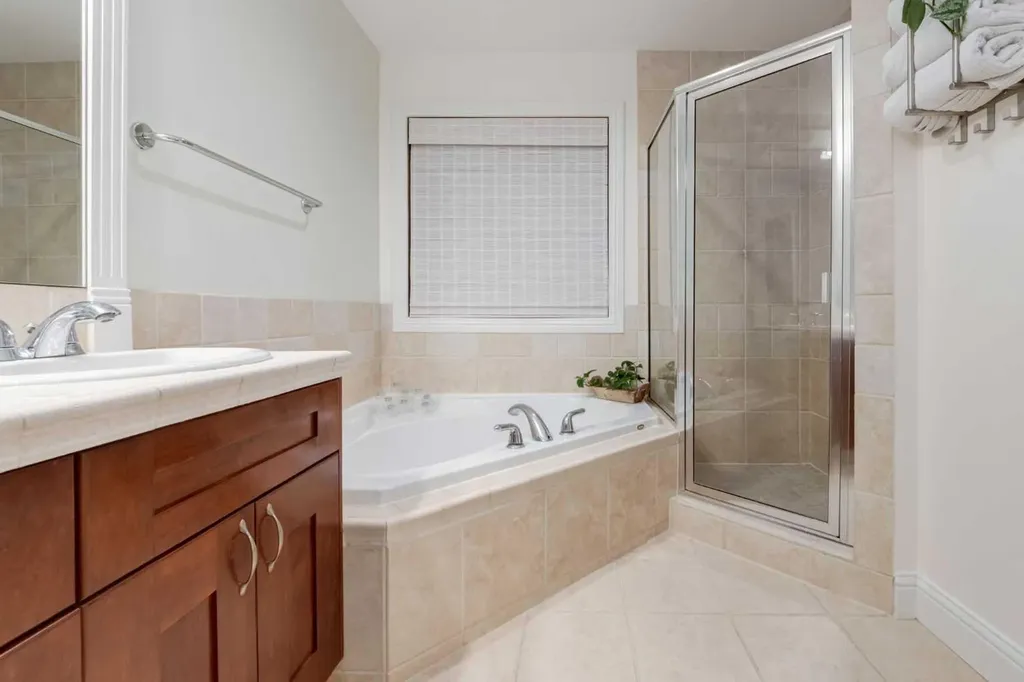 2021 32 Avenue SW Calgary AB T2T 1W7