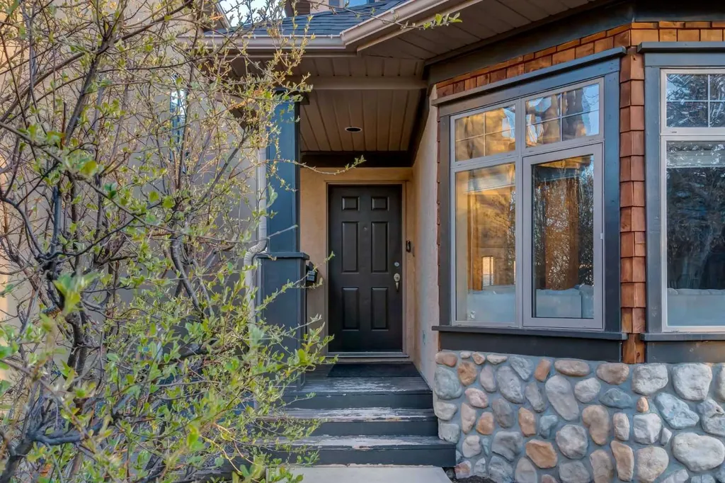 2021 32 Avenue SW Calgary AB T2T 1W7